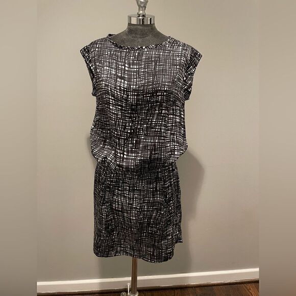 Miggi in New York Korean Clothing Dress - Picture 1 of 9